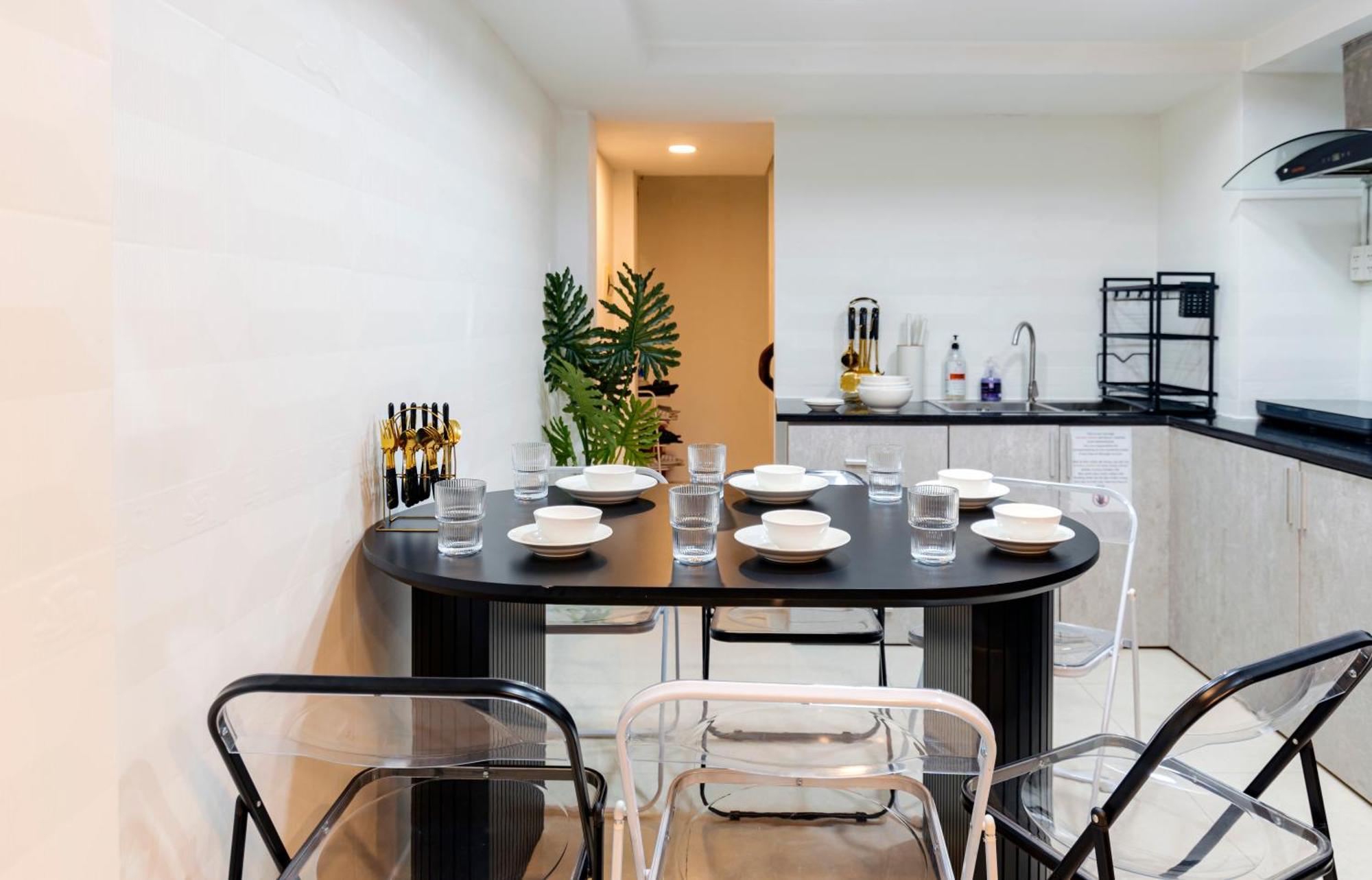 Entire House With Full Amenities - Near Bui Vien Walking Street , District 1 Nhà nghỉ *
