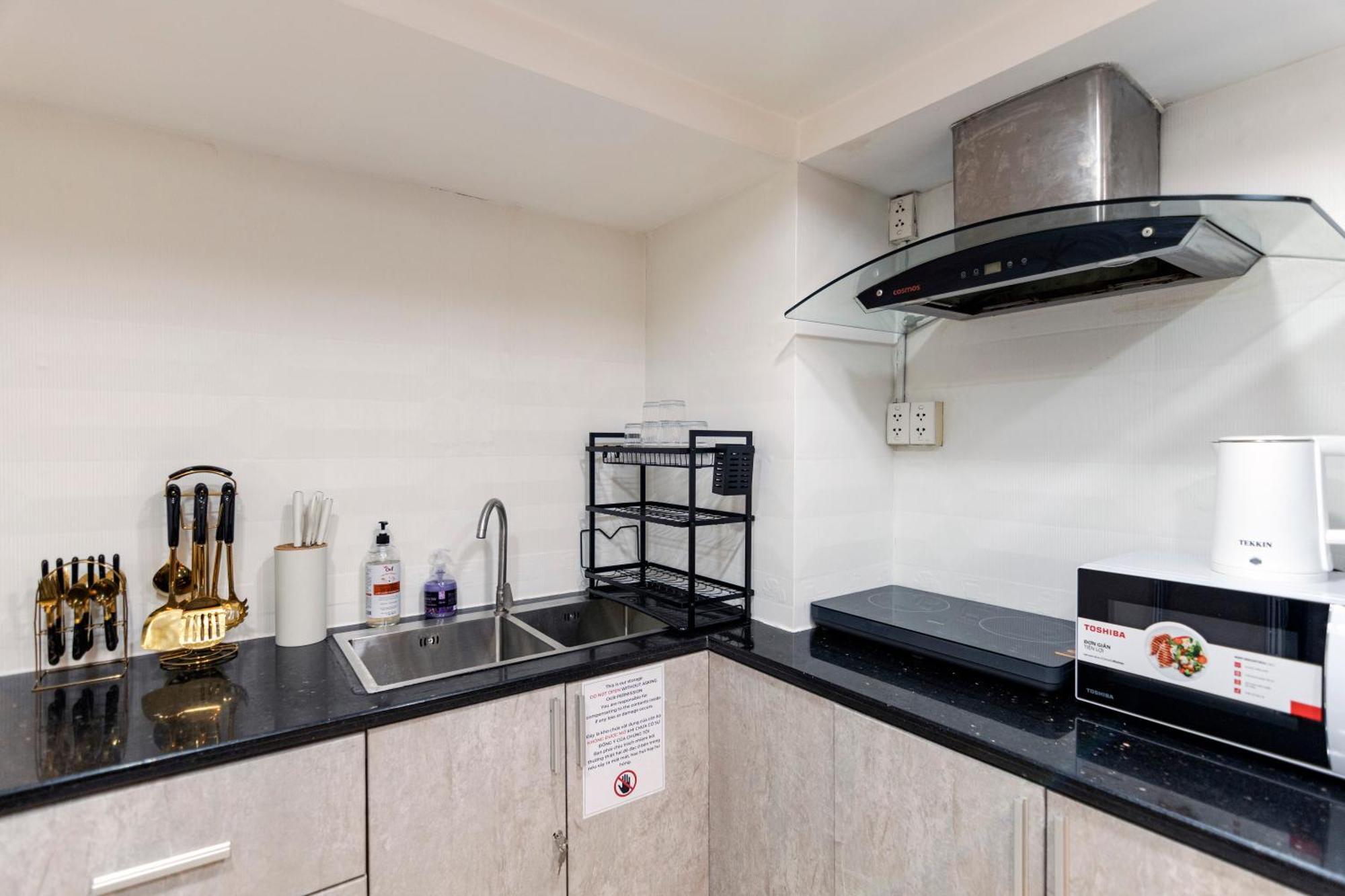 Nhà nghỉ Entire House With Full Amenities - Near Bui Vien Walking Street , District 1 *