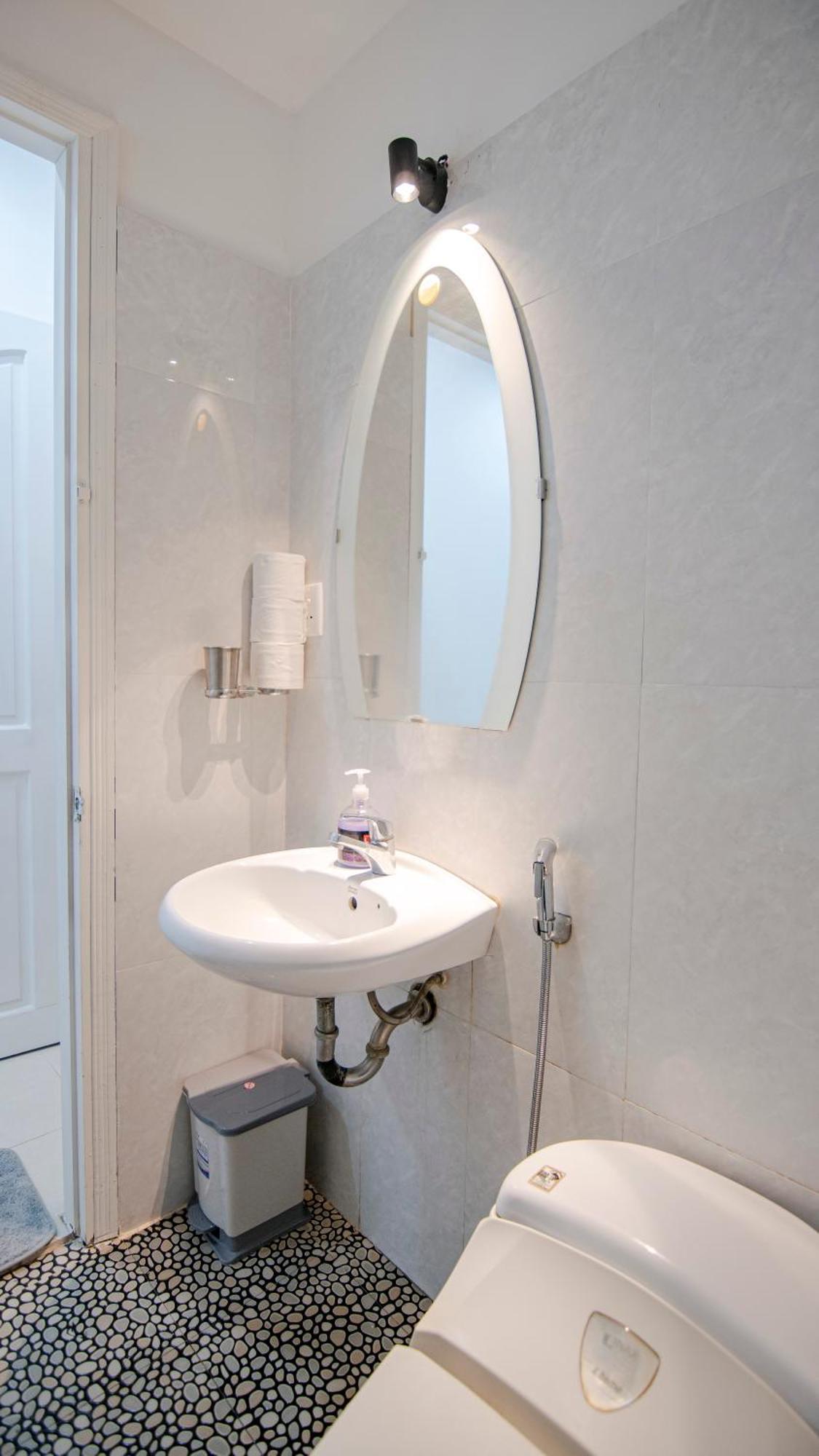 Entire House With Full Amenities - Near Bui Vien Walking Street , District 1 Nhà nghỉ TP. Hồ Chí Minh