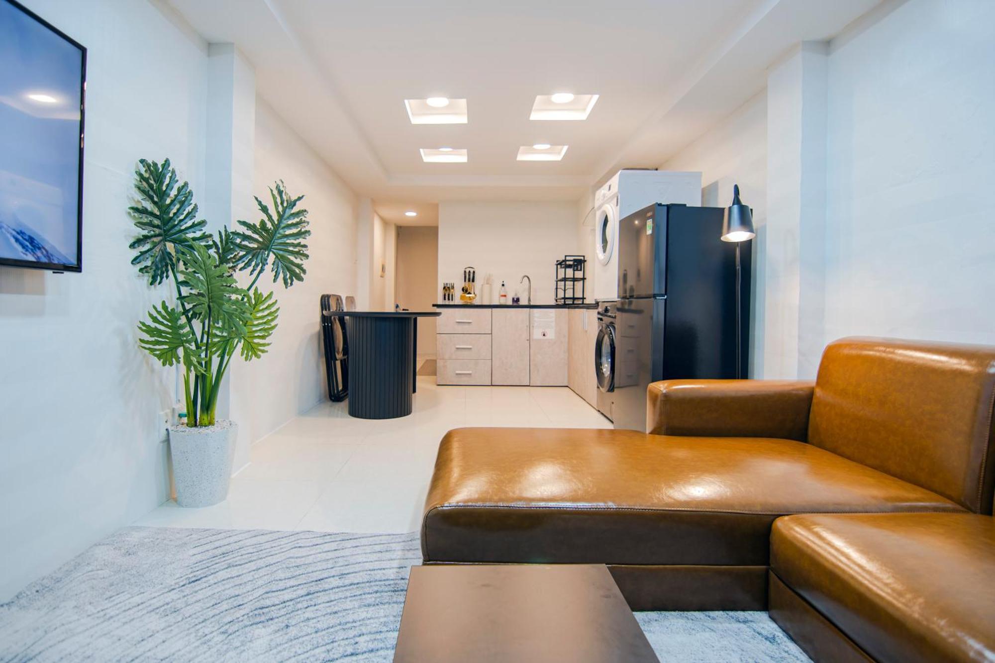 Nhà nghỉ Entire House With Full Amenities - Near Bui Vien Walking Street , District 1 TP. Hồ Chí Minh
