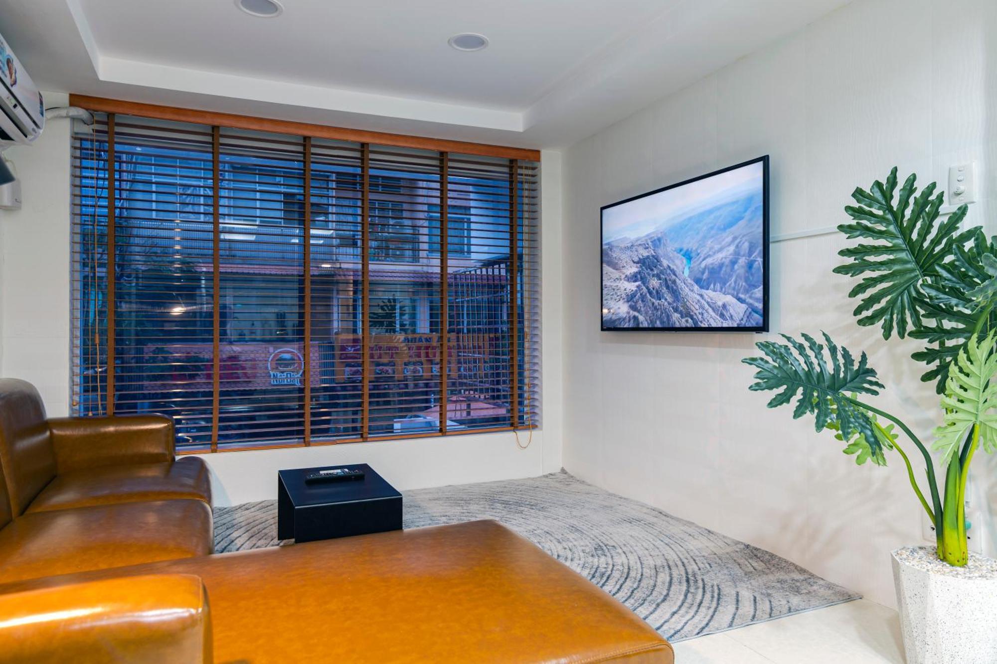 Entire House With Full Amenities - Near Bui Vien Walking Street , District 1 Nhà nghỉ *