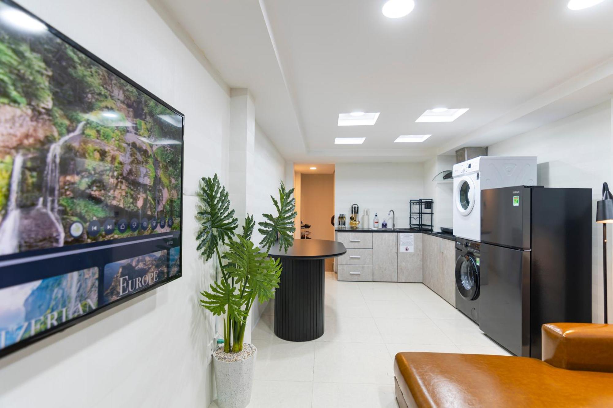 Nhà nghỉ Entire House With Full Amenities - Near Bui Vien Walking Street , District 1 TP. Hồ Chí Minh