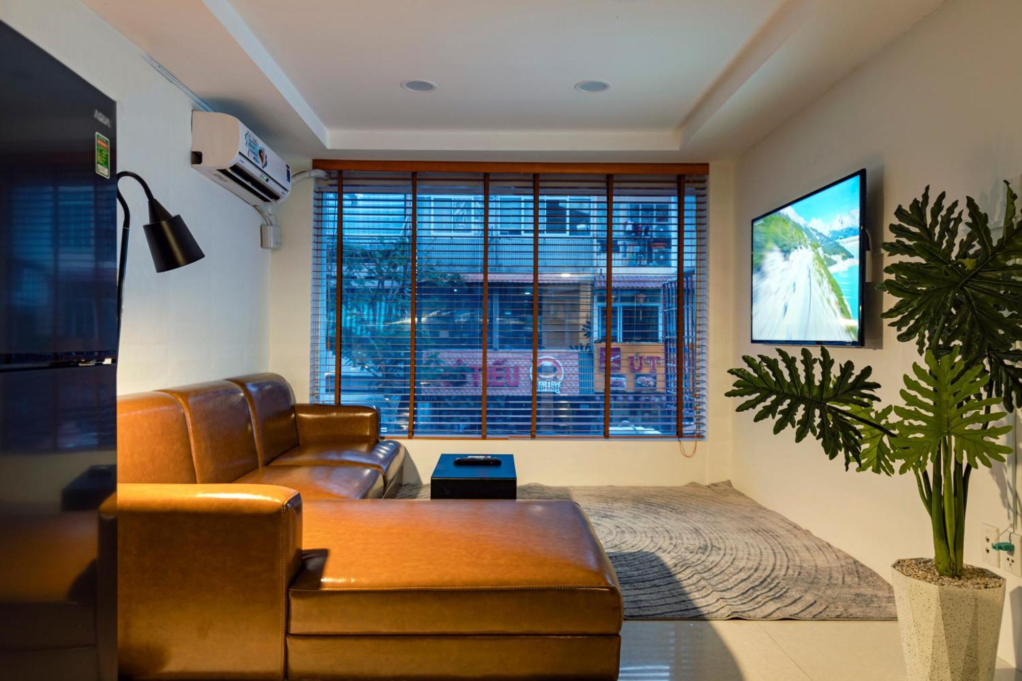 Nhà nghỉ Entire House With Full Amenities - Near Bui Vien Walking Street , District 1 *
